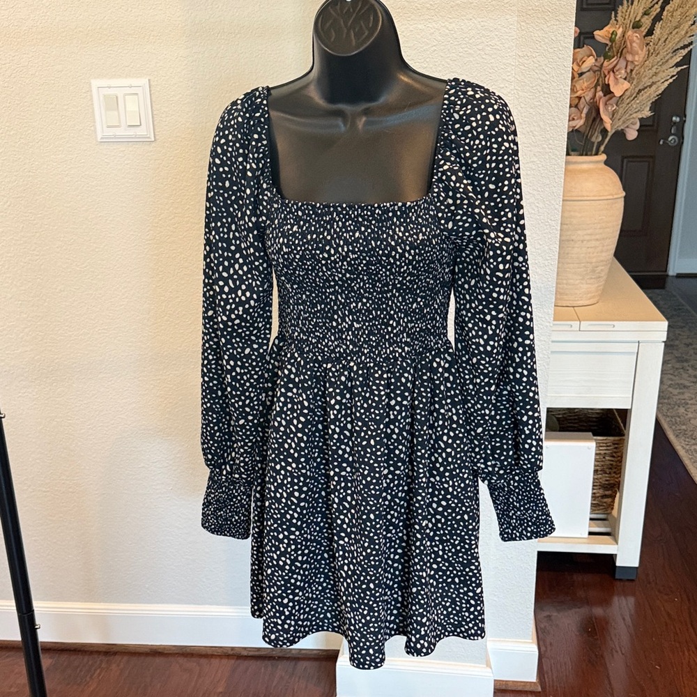 Francesca's Collections Black and White Long Sleeve Dress